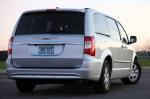 Chrysler Town & Country Touring 2011 года